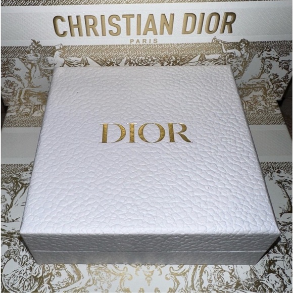 🌷Dior Ceramic Perfumable Ceramic Star Paperweight - Picture 3 of 5